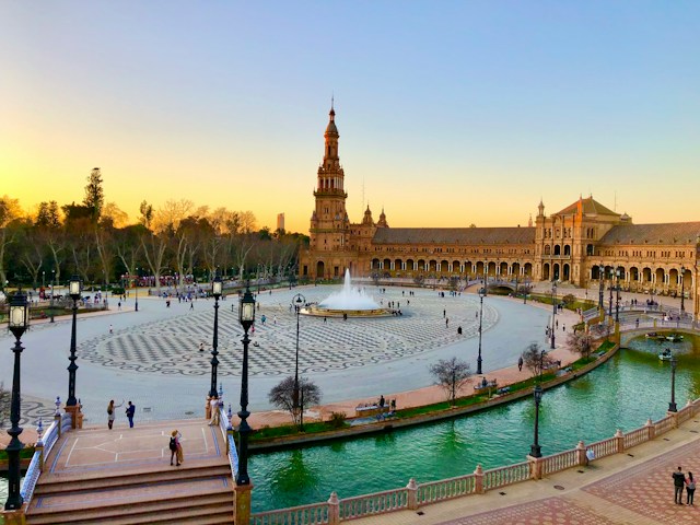 Plaza de España: Vilamoura Guided Tour to Seville